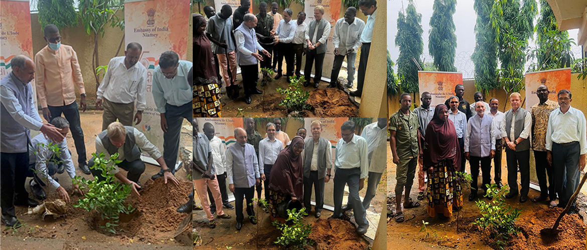  Ambassador planted a tree to celebrate #WorldEnvironmentDay. Embassy officials and local police personnel also joined. #EkPedMaaKeNaam